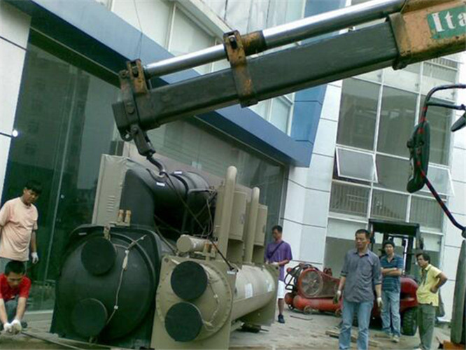 兰陵县随车吊和汽车吊的核心区别是什么？哪种更省钱？