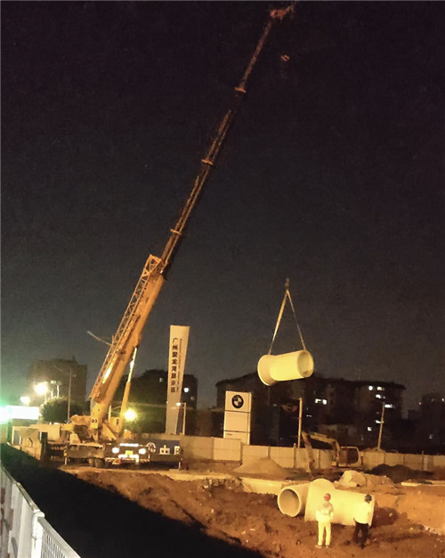 兰陵县“弯臂矫正”—— 吊车的 “形变补偿” 技术