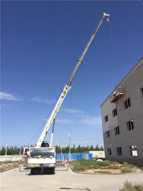 兰陵县“轻装强干”—— 吊车的 “轻量化臂架” 技术