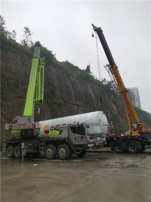 兰陵县“不怕风雨冻”—— 吊车的 “恶劣环境适应” 技术